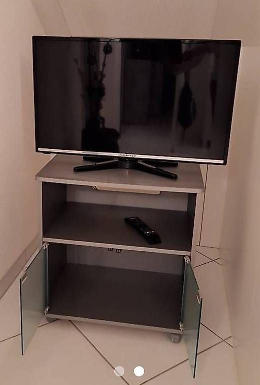 Mobili TV: TV mit passendem TV-Möbel – Usato da Holzhäusern ZG venduto da Suki0308 1