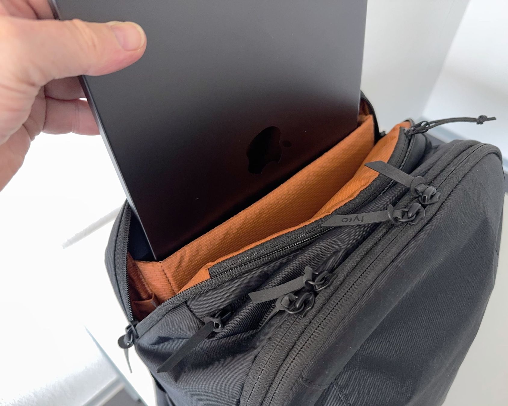 Zaini: Fyro Citta 25L Backpack – Usato da Basel venduto da 7ber 9