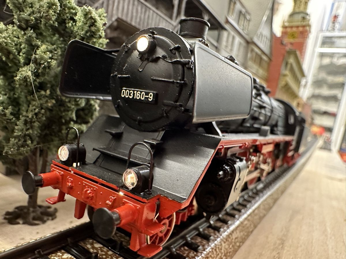 Märklin Modellini di ferrovie: Möärklin 3085 DB BR 003 – Usato da Lupsingen venduto da New-Haven