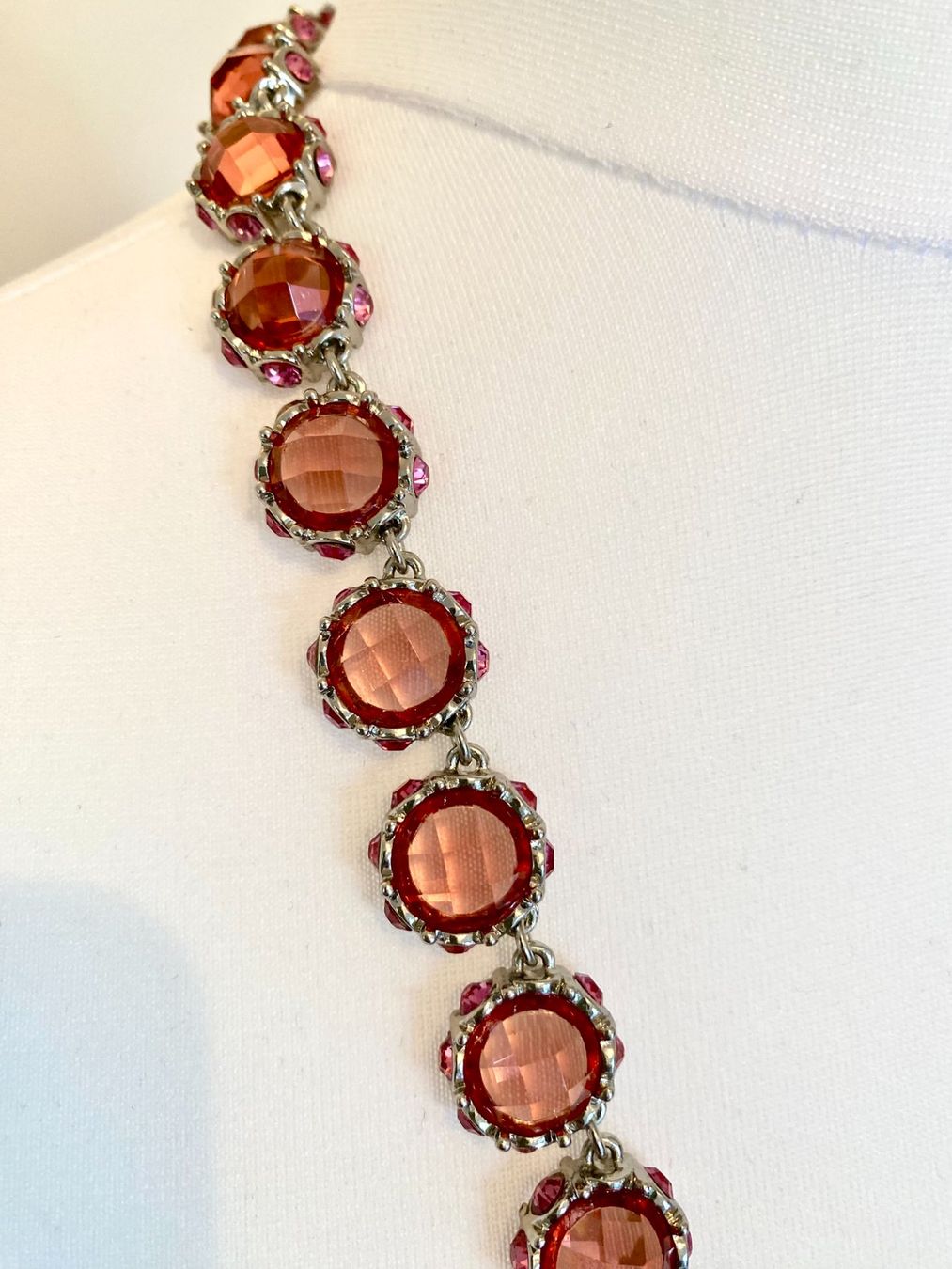 Max Mara Catenine: Max Mara weekend Statement Kette – koralle/rosé, – Usato da Basel venduto da TheElegantEdit 1