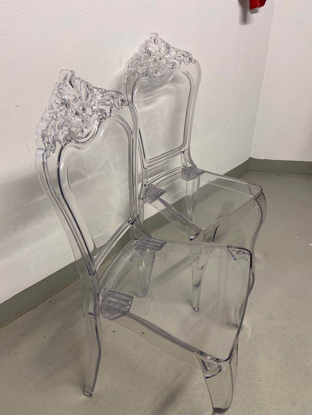Chaises: Plexiglasstühle 2 Stück – D'occasion à Wald ZH par Dorita777777 1