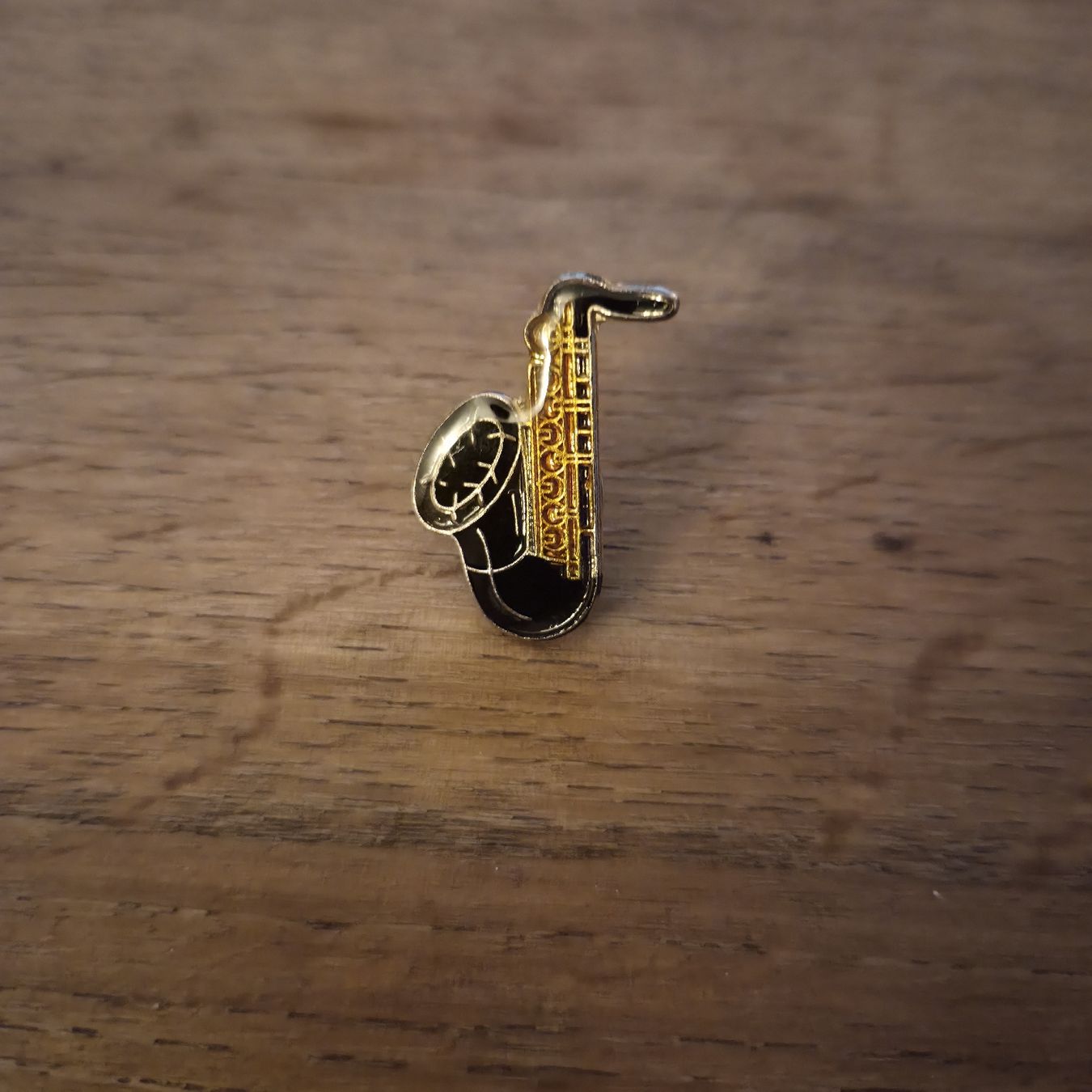 Placchette & Badge: Pin émaillé vintage Saxophone   – Usato da Renens VD venduto da merlin8882