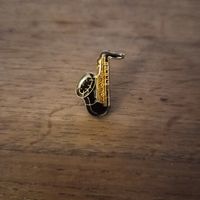Pin émaillé vintage Saxophone  