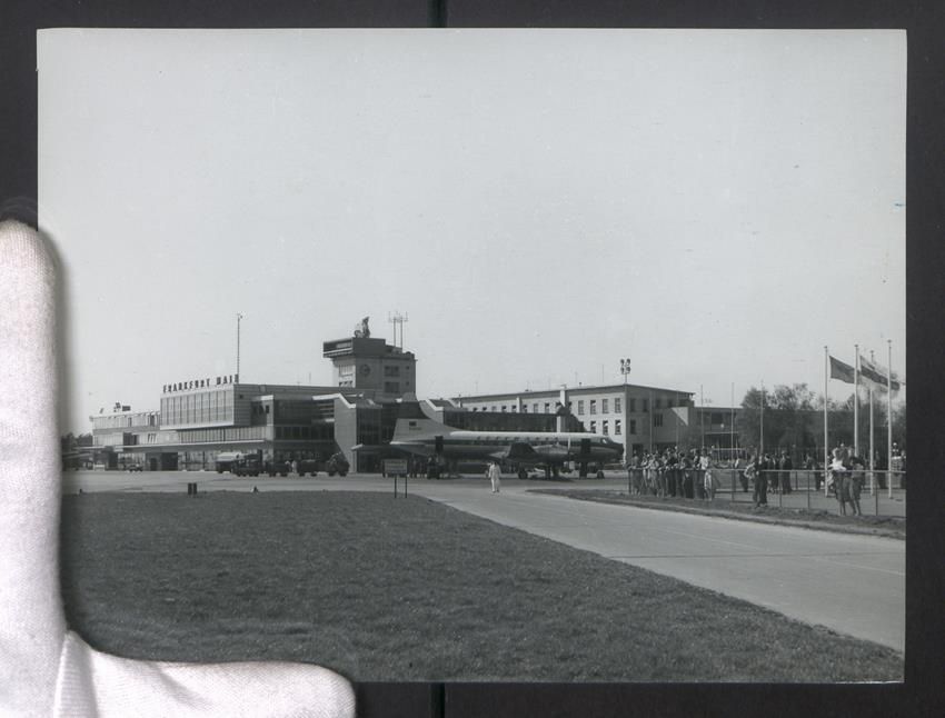 Fotografie & Manifesti: Fotografie Fr. Cloos, Frankfurt, Flughaf – Usato da Berlin venduto da bartko-reher
