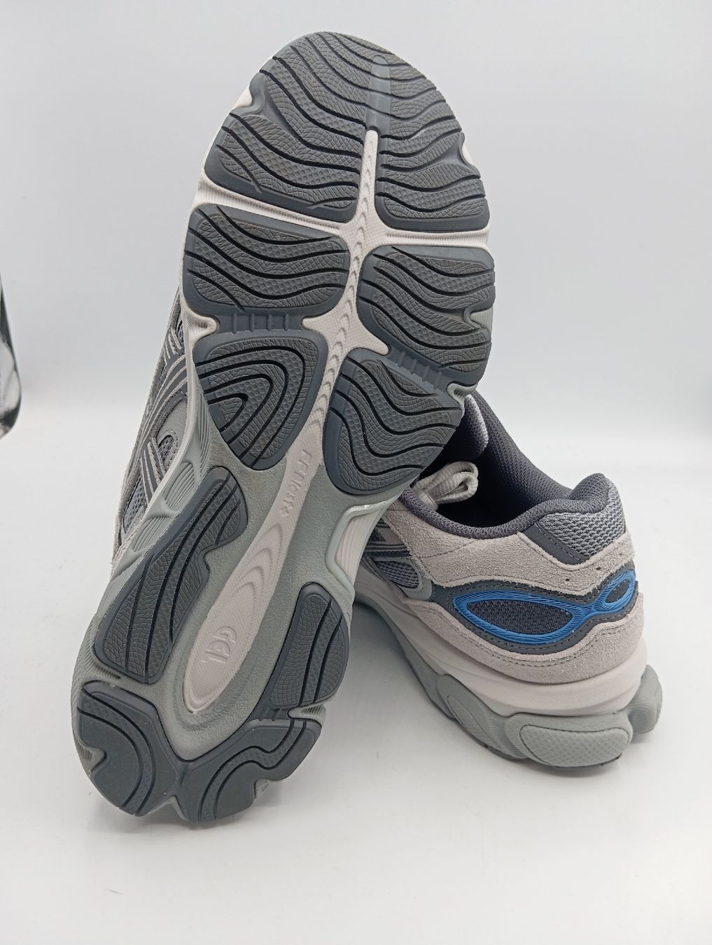 Asics Scarpe da uomo: Asics GEL-NYC 2.0 (EU40) – Nuovo e nell'imballaggio originale da Schaffhausen venduto da outlez 6