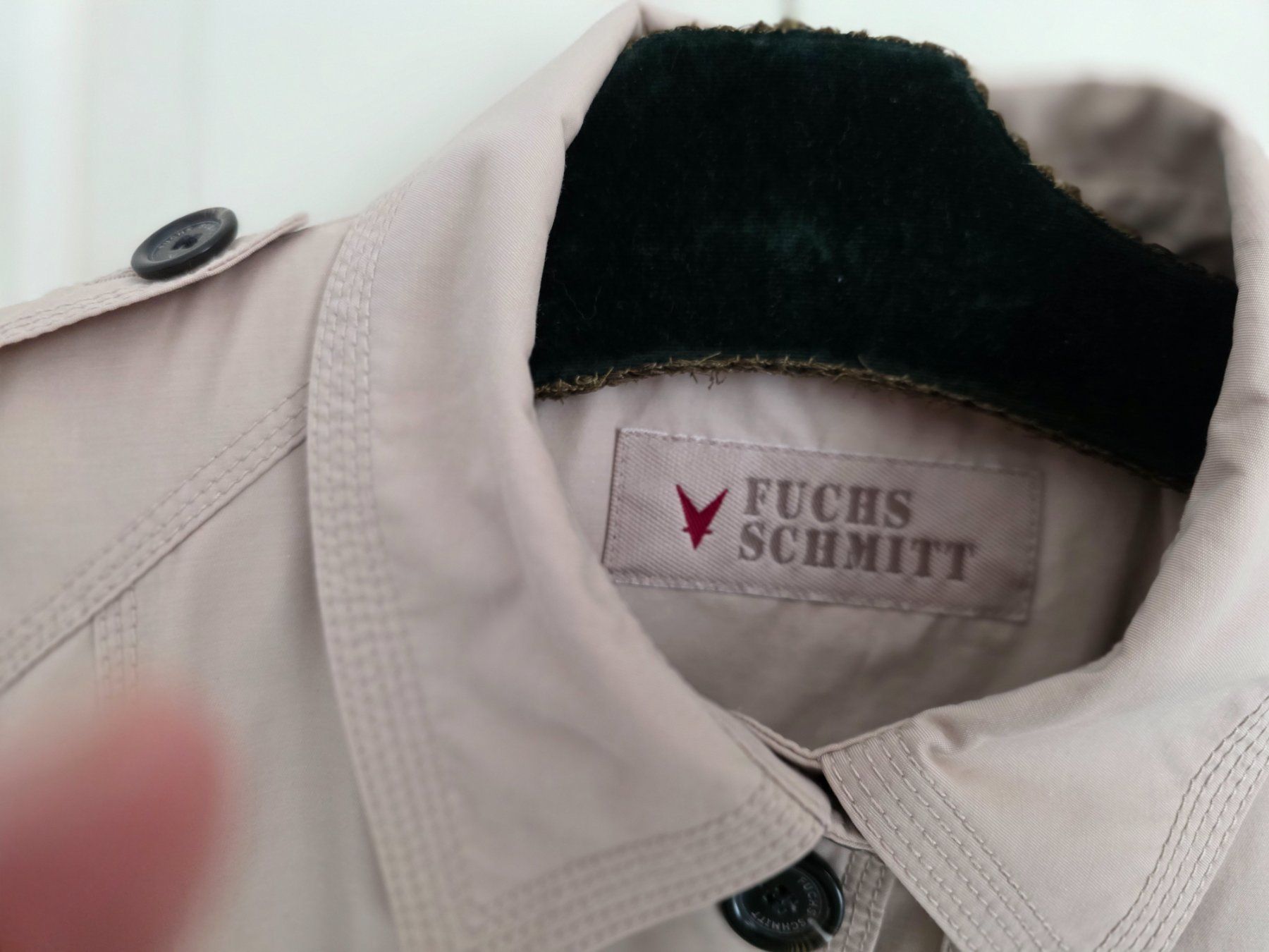 Fuchs Schmitt Cappotti: Fuchs & Schmitt Trenchcoat beige, 44 – Usato da Burgdorf venduto da Liss 1