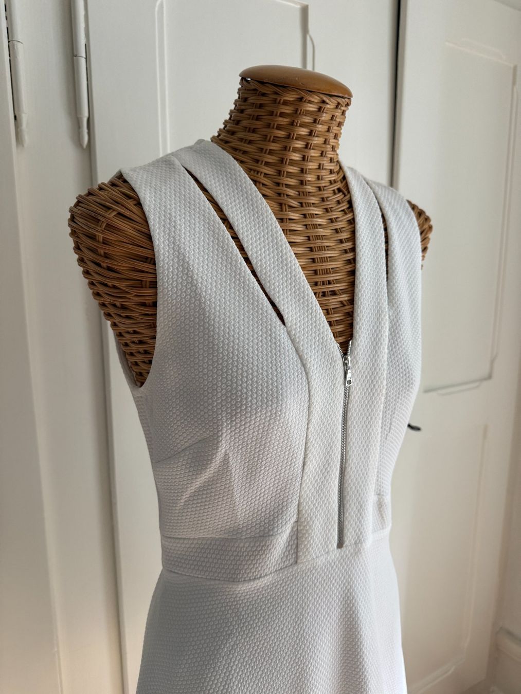 Sandro Vestiti: SANDRO - Kleid weiss elegant 38 – Usato da Zürich venduto da Diazaio 1