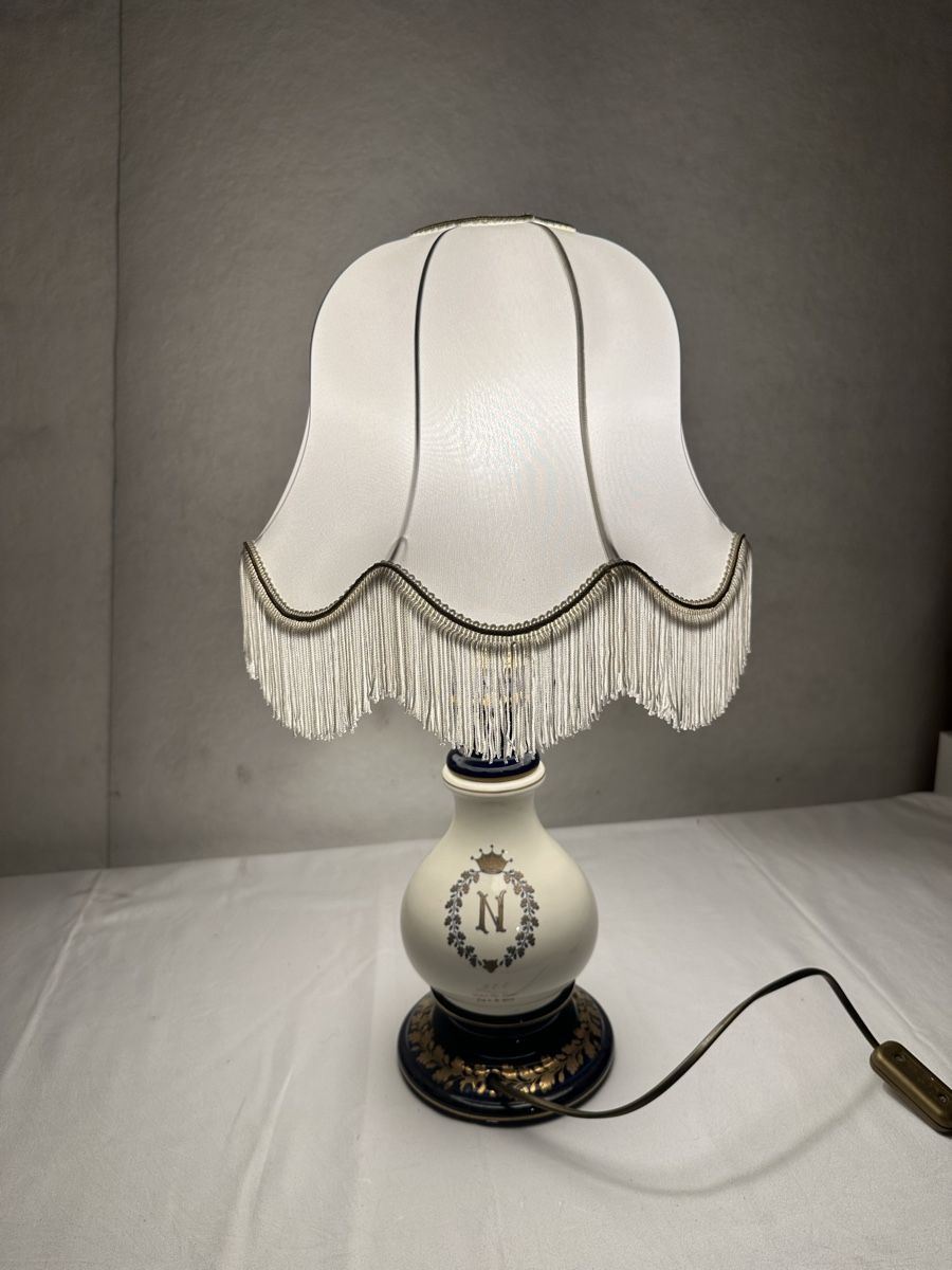 Lampade: Antike Tischlampe – Usato da Basel venduto da Hariva