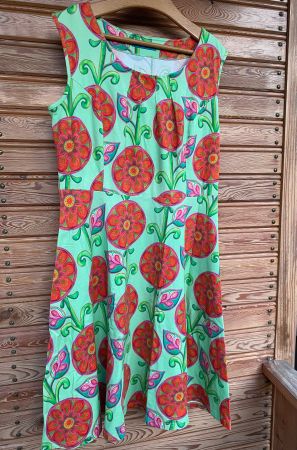 Feminin und Farbenfrohes Kleid XL