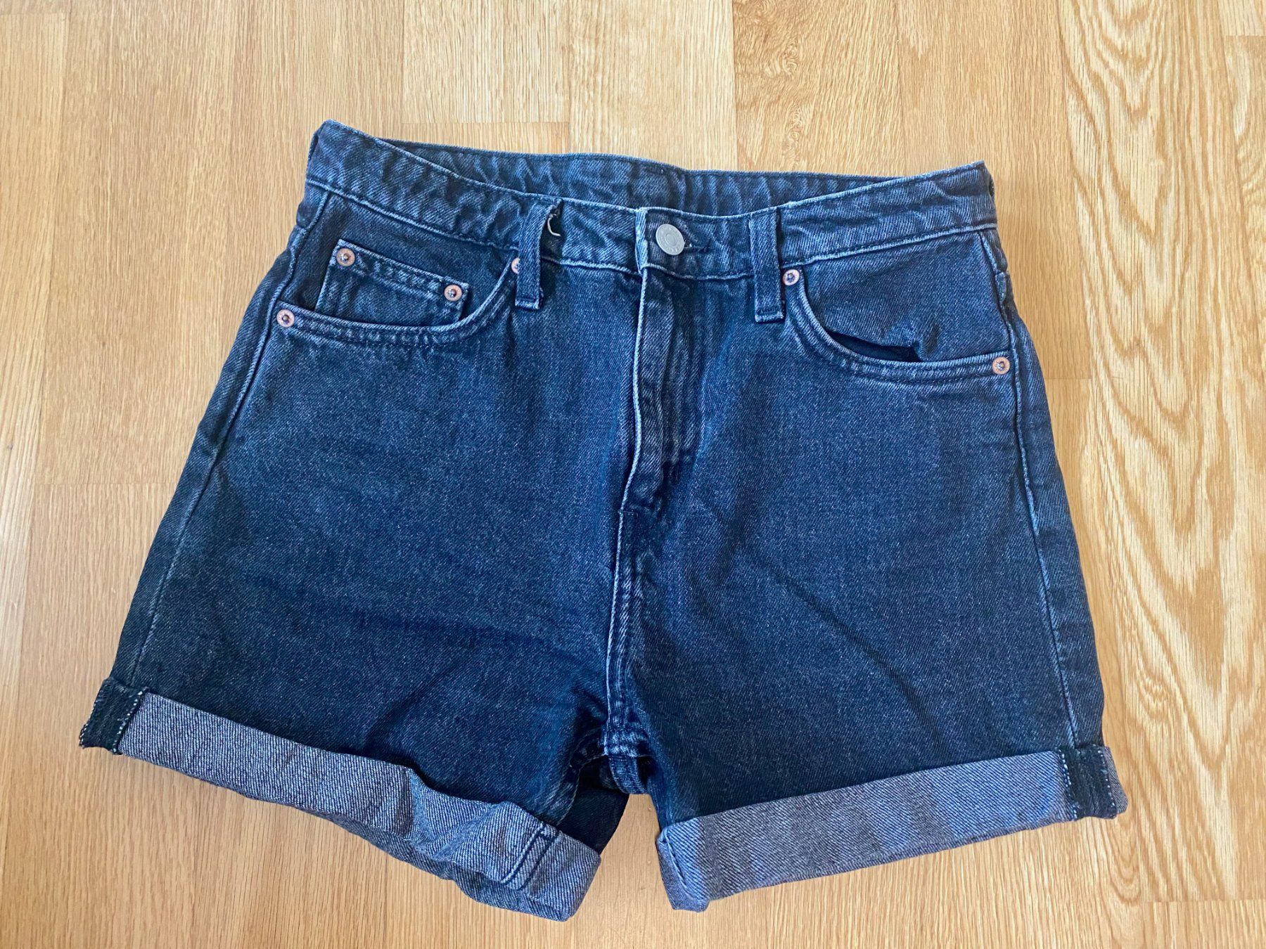 Weekday Pantaloni: Weekday Jeans Shorts – Usato da Bern venduto da eli7