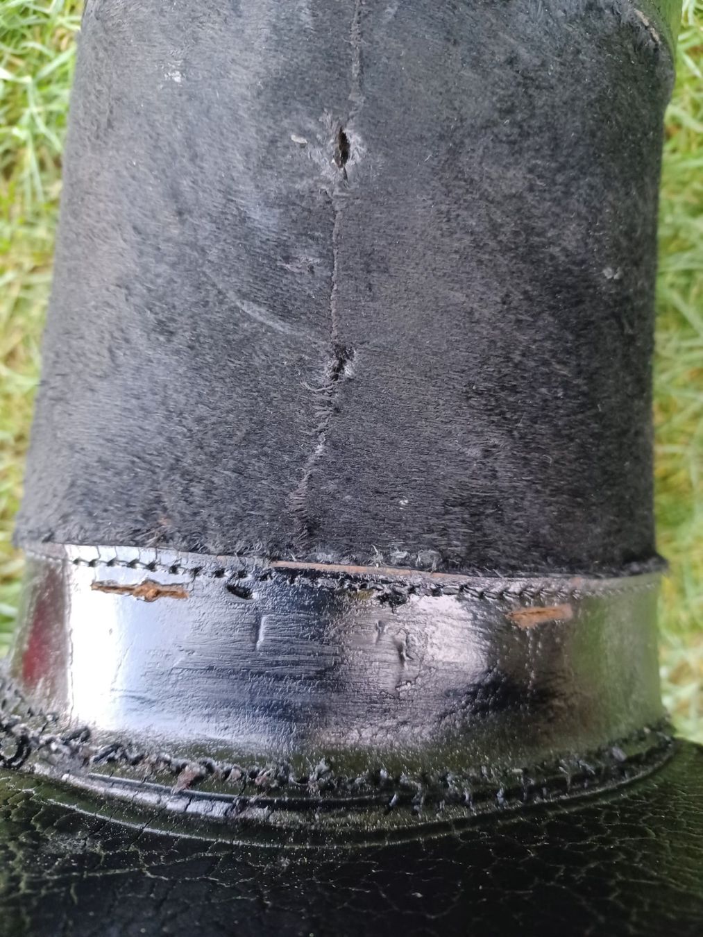 Schweizer Armee Uniformen: 1 Tschako, leer, Ord. 1852 – Defekt aus Horw von  3