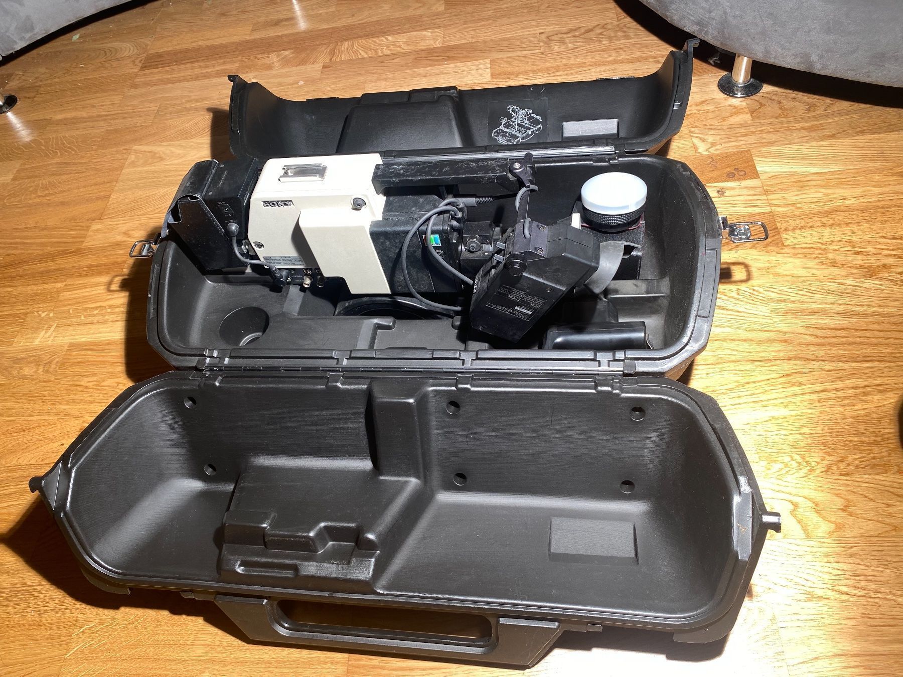 Sony Videocamere: Sony Color Video Camera DXC-1800P – Usato da Zürich venduto da 888simon888 1