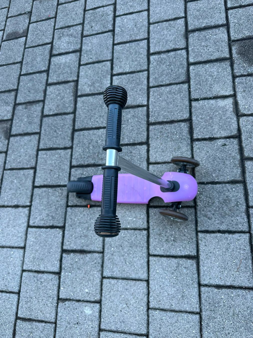 Véhicules pour enfants: Kinderroller lila 3 Rädermodell – D'occasion à Galgenen par Nsc32 1