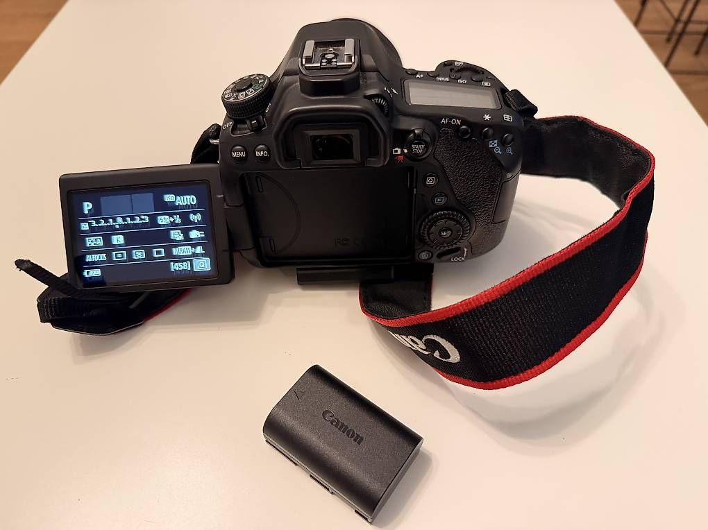 Canon Fotocamera: Kamera Canon 80D, Manfrotto Stativ, Sigma Macro Objektiv – Usato da Mülenen venduto da vir_f5z6
