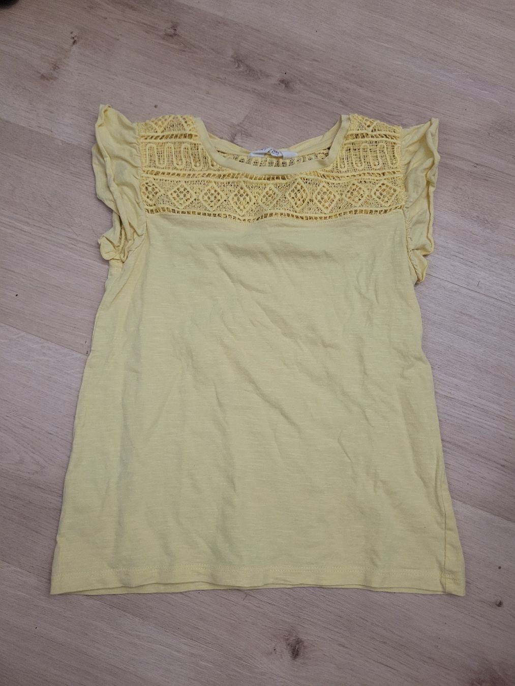 Blusen, T-Shirts & Tops: T-Shirt Gr. 134 – Gebraucht aus Lupsingen von sta_wgg5