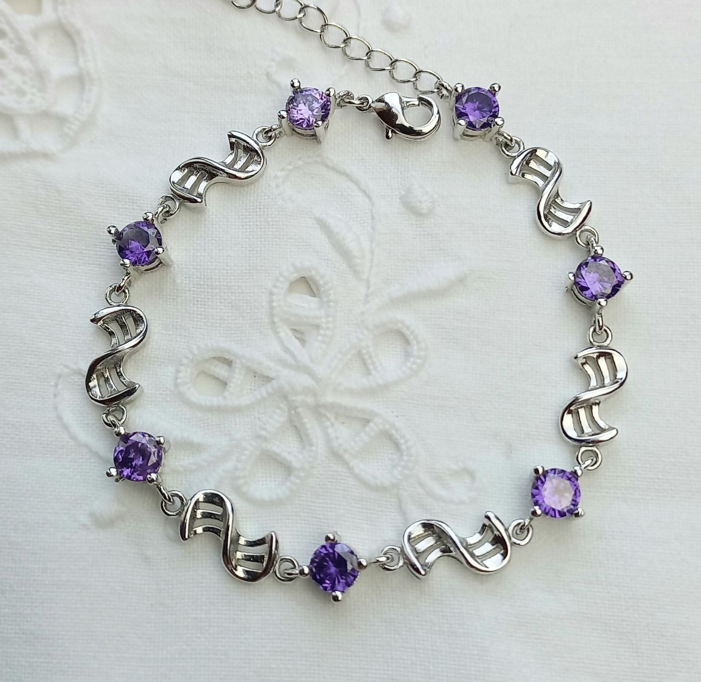 Bracciali & Braccialetti: Silberschmuck Armband mit lila Steinen. – Usato da Buchs AG venduto da Dzirul 1
