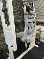 Oberkörpertainingsmaschine