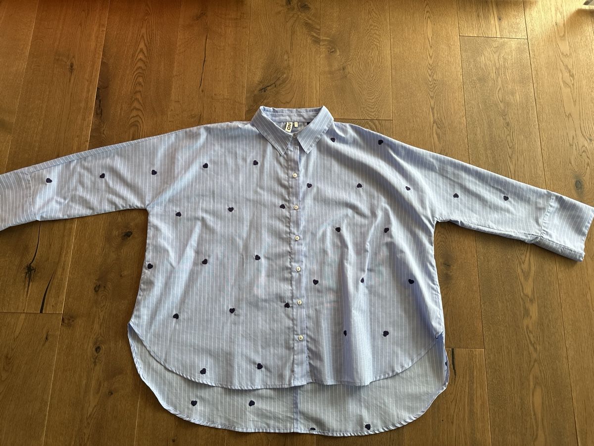 Only Camicette: ONLY Bluse, Grösse M, hellblau gestreift mit Herzen💙 – Nuovo (secondo la descrizione) da Emmen venduto da moodle13
