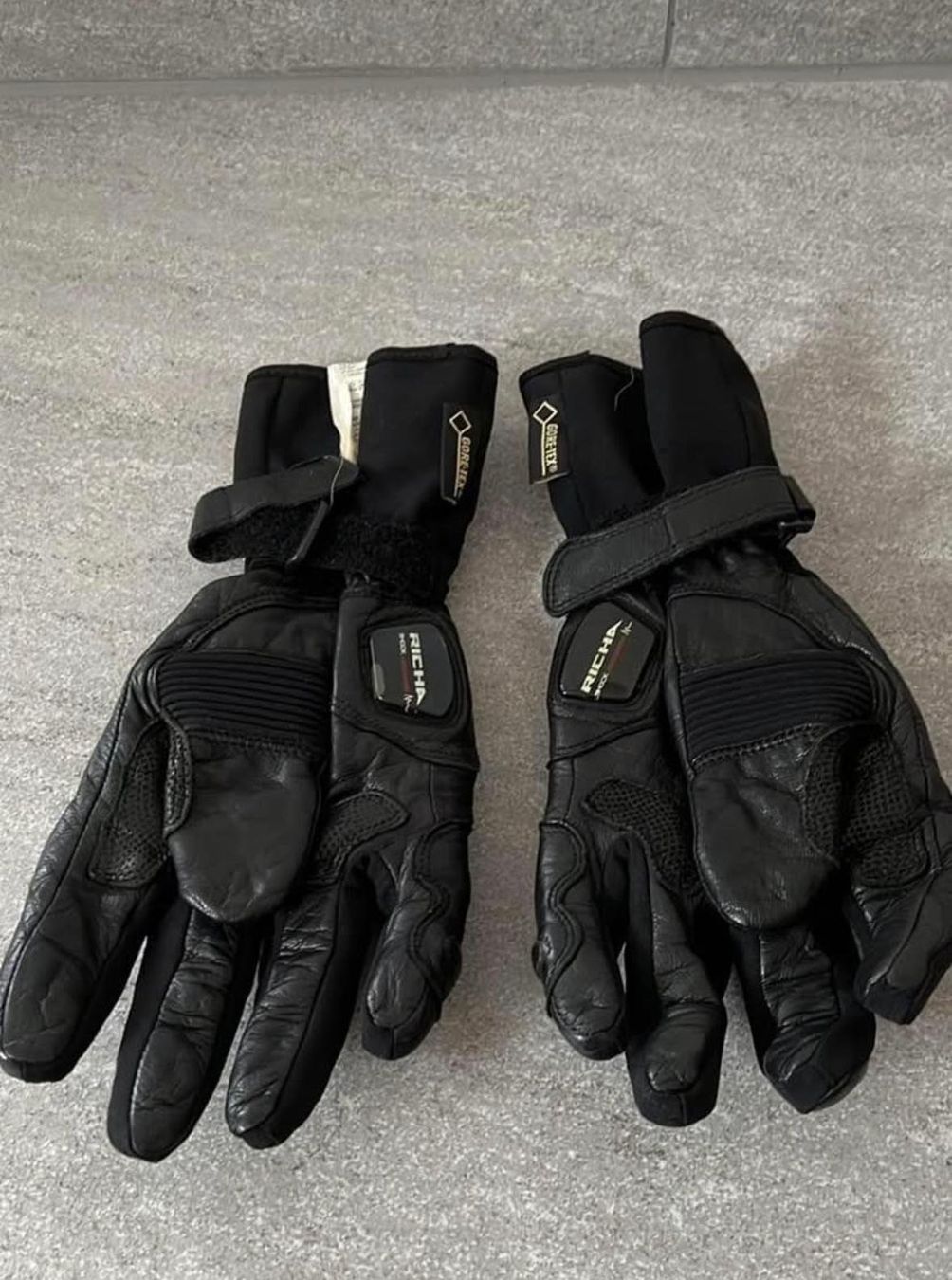 Guanti & manicotti: Richa Hurricane Goretex Gloves - Black – Usato da Gebertingen venduto da wal_2zyj 1