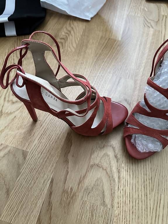 Scarpe da donna: Neue Schuhe/High heels Gr 39 – Nuovo e nell'imballaggio originale da Zumikon venduto da ant_n8vp 3
