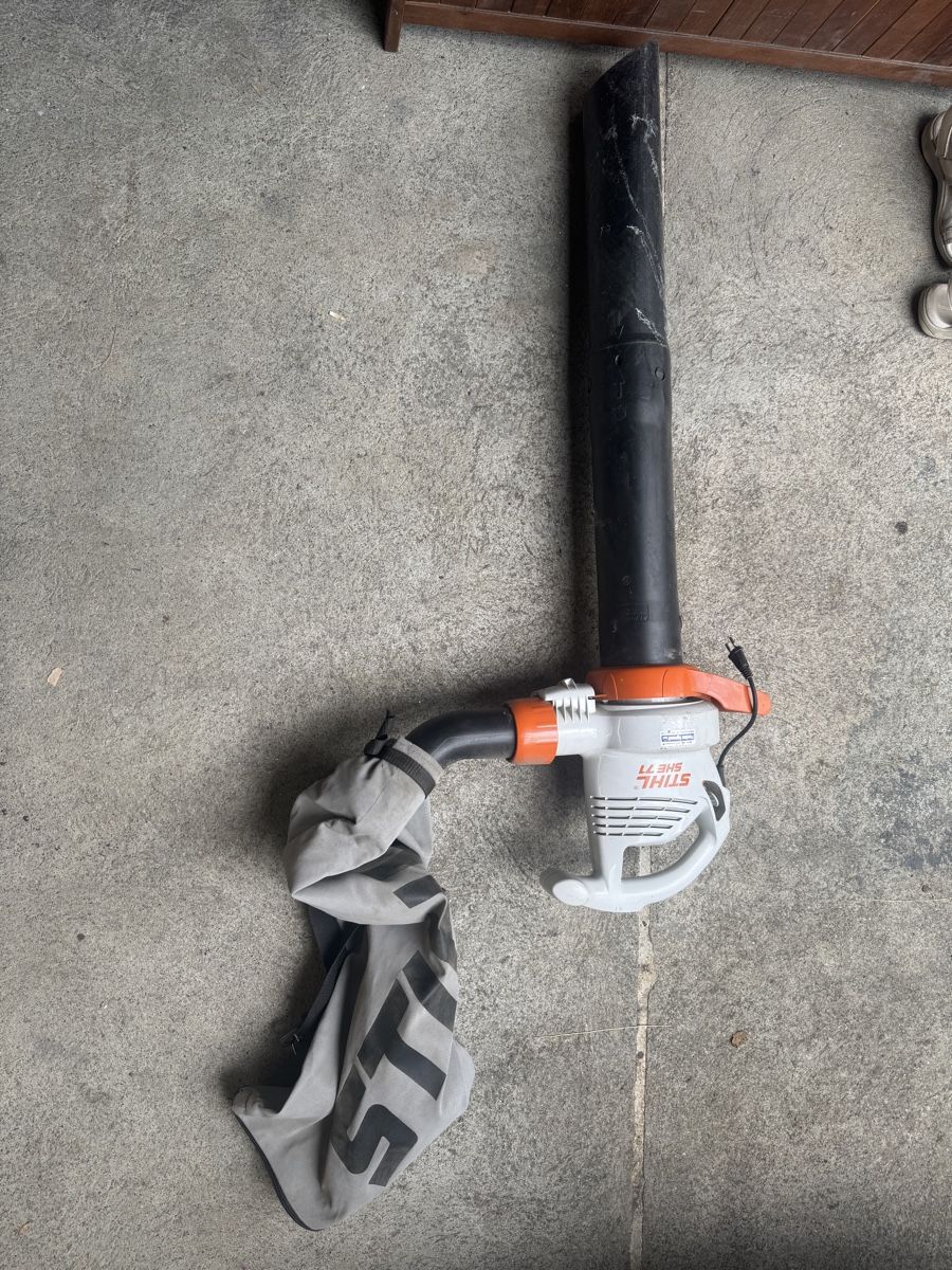 Stihl Aspirateurs & souffleurs à feuilles: Stihl Laubsauger SHE71 gebraucht – D'occasion à Krauchthal par 94GT86