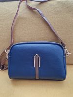 Sac à bandoulière bleu marine, parfait pour l'automne!