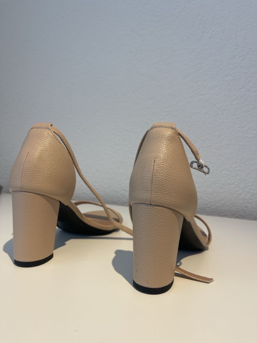 Scarpe da donna: Pumps beige Blockabsatz Grösse 39 neu – Nuovo (secondo la descrizione) da Mühlau venduto da Jasil66
