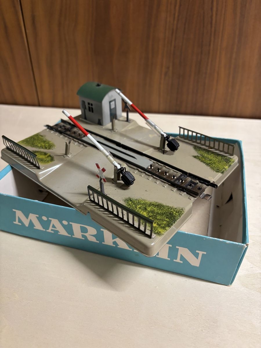 Märklin Modellini di ferrovie: Märklin Bahnübergang 7390 - Top – Usato da Zürich venduto da steuer2014 2