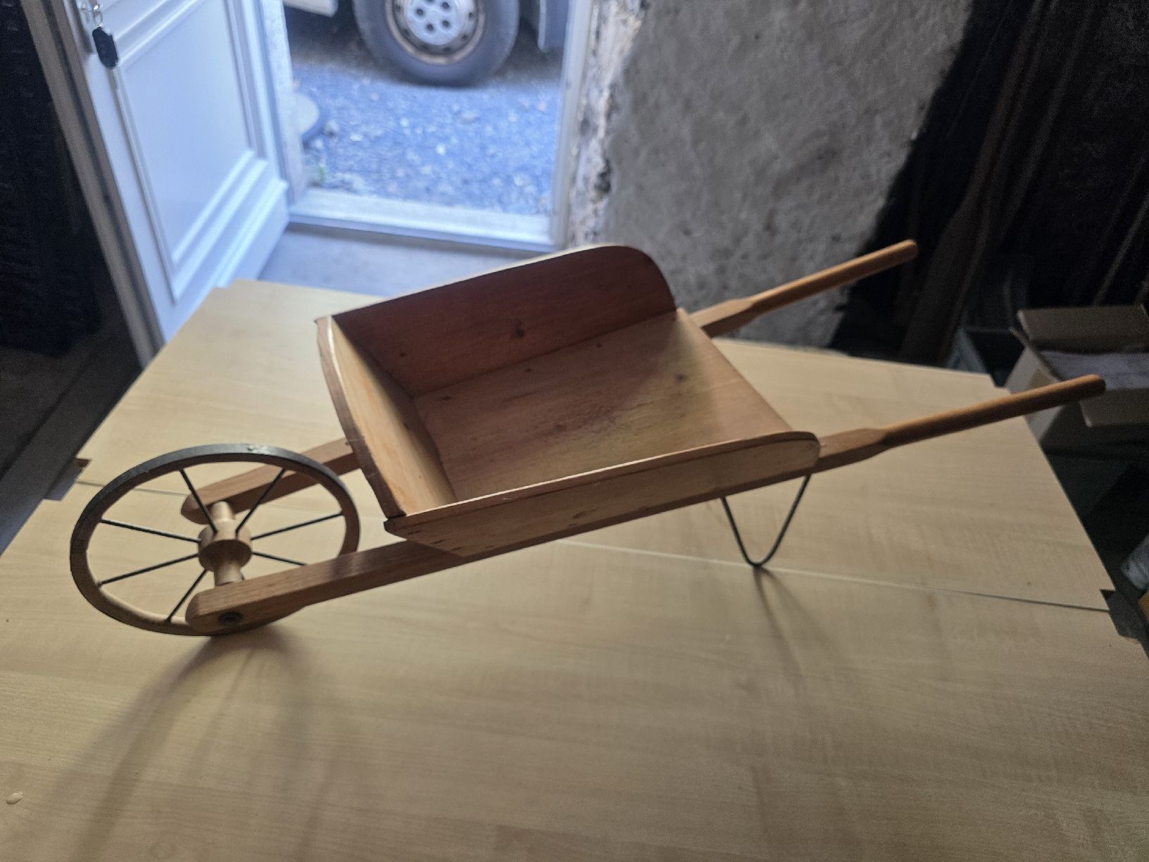 Carriole: Brouette en bois décorative – Usato da Collonges venduto da 2D_Collector