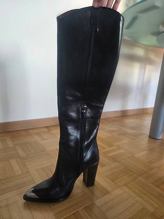 Scarpe da donna: Hohe, ungetragene Lederstiefel, Gr. 39  – Nuovo e nell'imballaggio originale da Bülach venduto da ora_7rpd 1