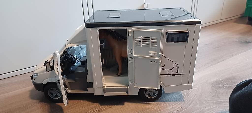 Bruder Giocattoli: Bruder Pferdetransporter inkl. 2 Pferde – Usato da Feusisberg venduto da due96 3