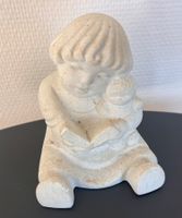 Marbell Stone Art Figur – Kind mit Puppe & Buch (Vintage)