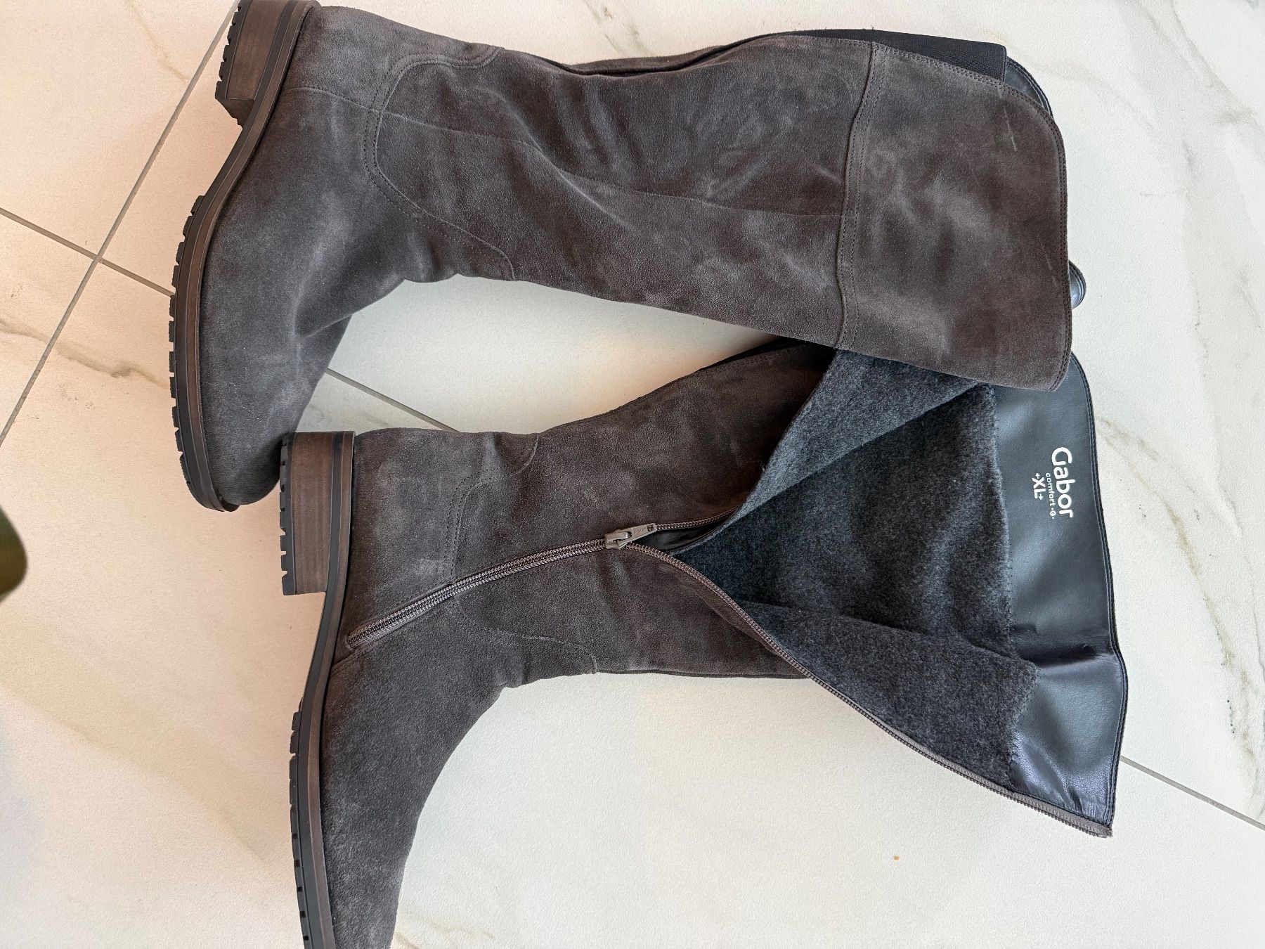 Gabor Scarpe da donna: Gabor Stiefel, XL Schaft, echtes Wildleder, Grösse 38.5 – Nuovo (secondo la descrizione) da Langnau am Albis venduto da ste_2zdt 3