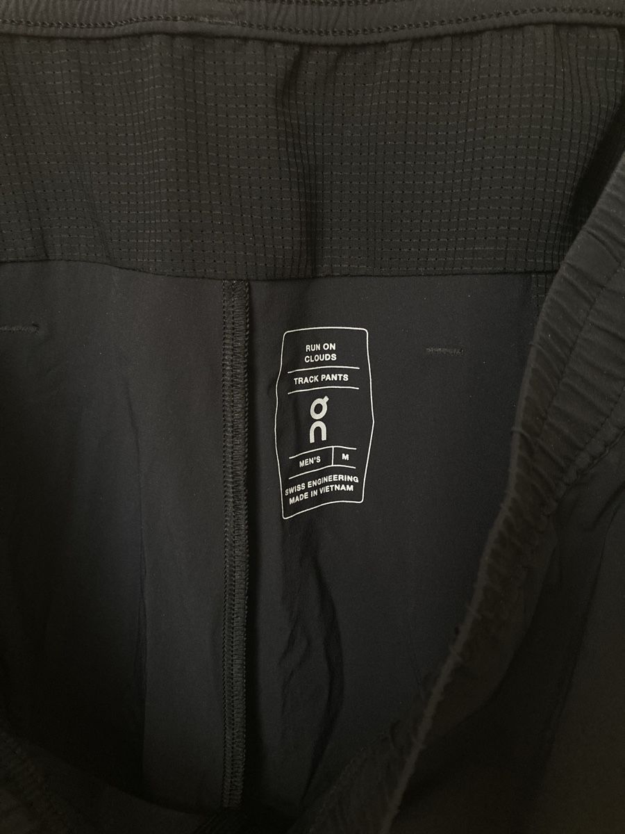 Pantaloni: On Trackpants Herren (Grösse M) – Nuovo (secondo la descrizione) da St. Gallen venduto da luc_x8cd 2