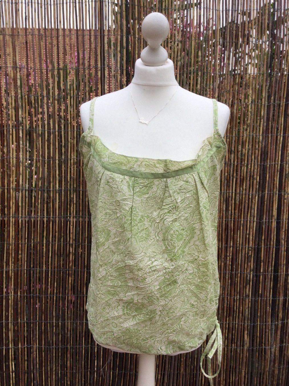 Tops: Top blanc motifs fleurs vertes – Neuf (Voir description) à Agiez par chouchanelle