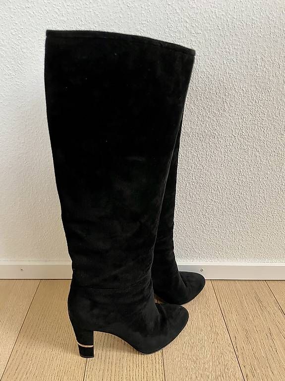 Sergio Rossi Scarpe da donna: Sergio Rossi suede boots size 38 – Usato da Zurich venduto da MariaSPO 1
