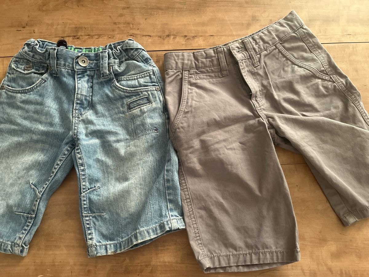 Lotti & Set di vestiti: 2x Kinder Shorts, Gr. 134  – Usato da St. Gallen venduto da chrismotov