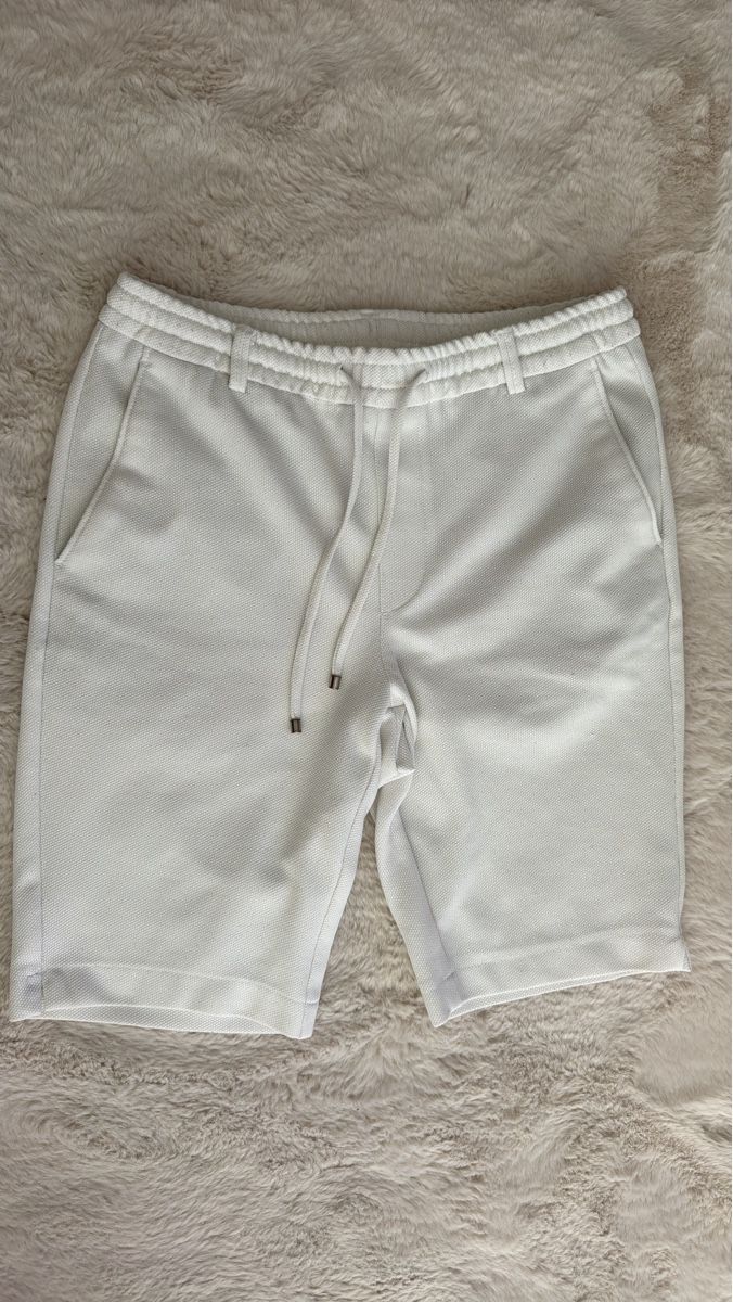 Pantaloni: Shorts weiss Grösse 32 leicht gebraucht – Usato da Glattbrugg venduto da dje_2wc5