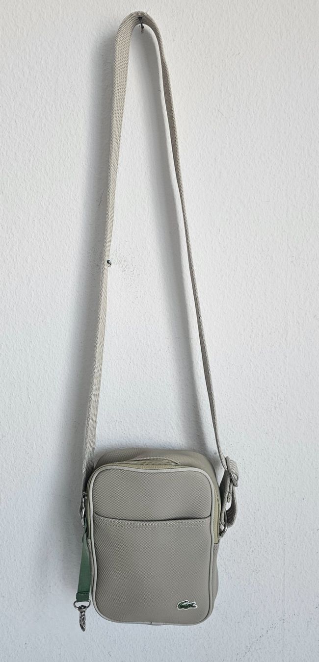 Lacoste Taschen: *LACOSTE *Original Umhängetasche – Gebraucht aus Bronschhofen von Xena37 9