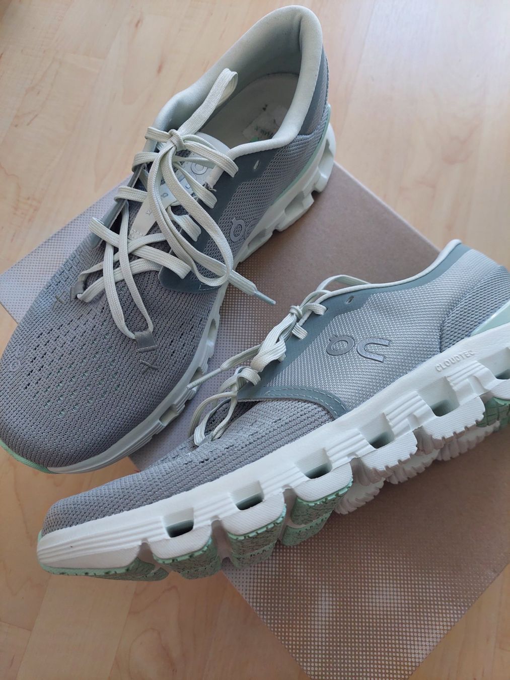 On Chaussures femmes: ON Cloud X – Neuf (Voir description) à Lyss par sfbuetikofer 1