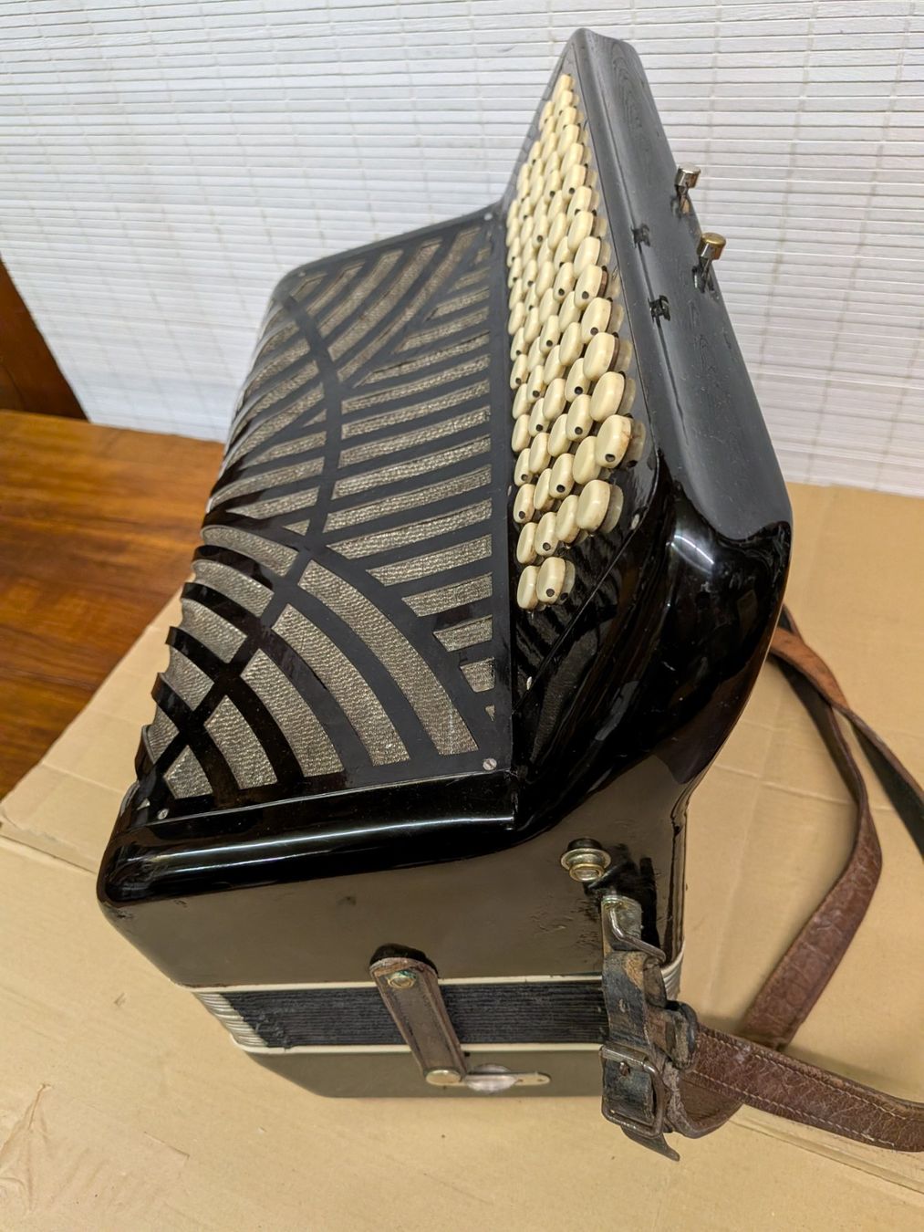 Musikinstrumente: Akkordeon Handharmonika Bachenbülach – Gebraucht aus Emmen von Brockofsky 3