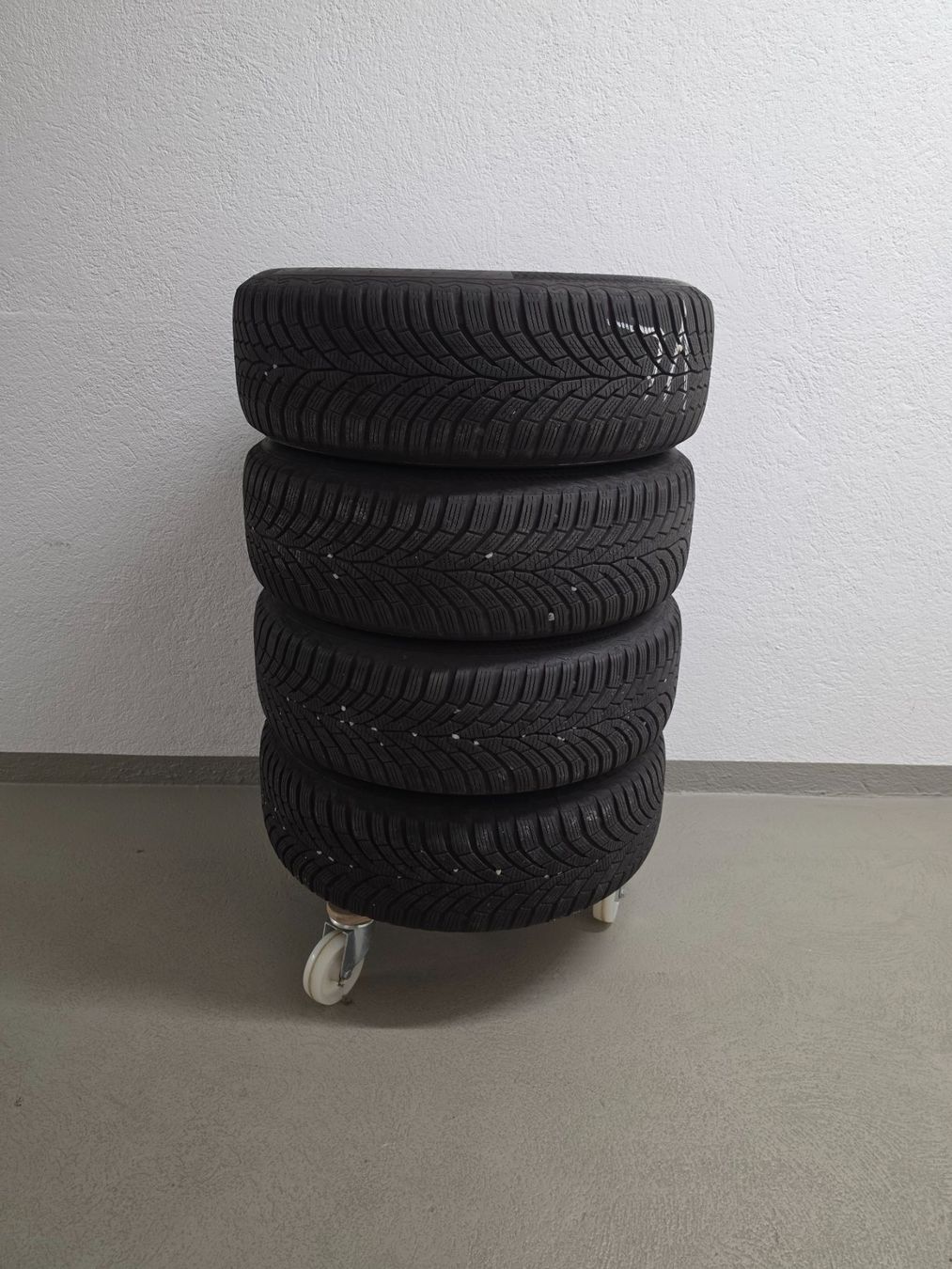 Continental Pneumatici & Ruote complete: Winterräder VW von Continental – Usato da Felben-Wellhausen venduto da REALLIFE20 4