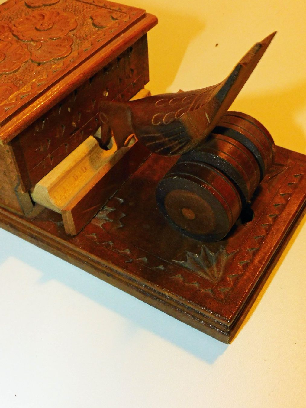 Articoli in legno: Zigarettenspender handgeschnitzt   Design – Usato da Sursee venduto da 76 7