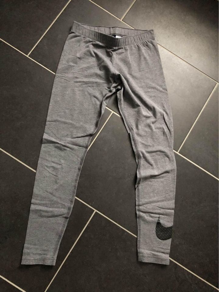 Nike Leggings: Leggings Nike – Nuovo (secondo la descrizione) da Beringen venduto da Sternli650