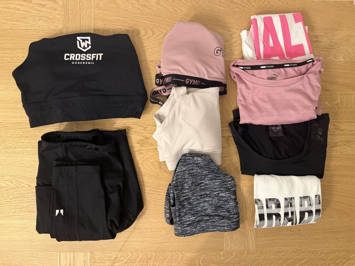 Lotti di vestiti: Sportpaket schwarz/rosa – Nuovo (secondo la descrizione) da Zürich venduto da pmorger01
