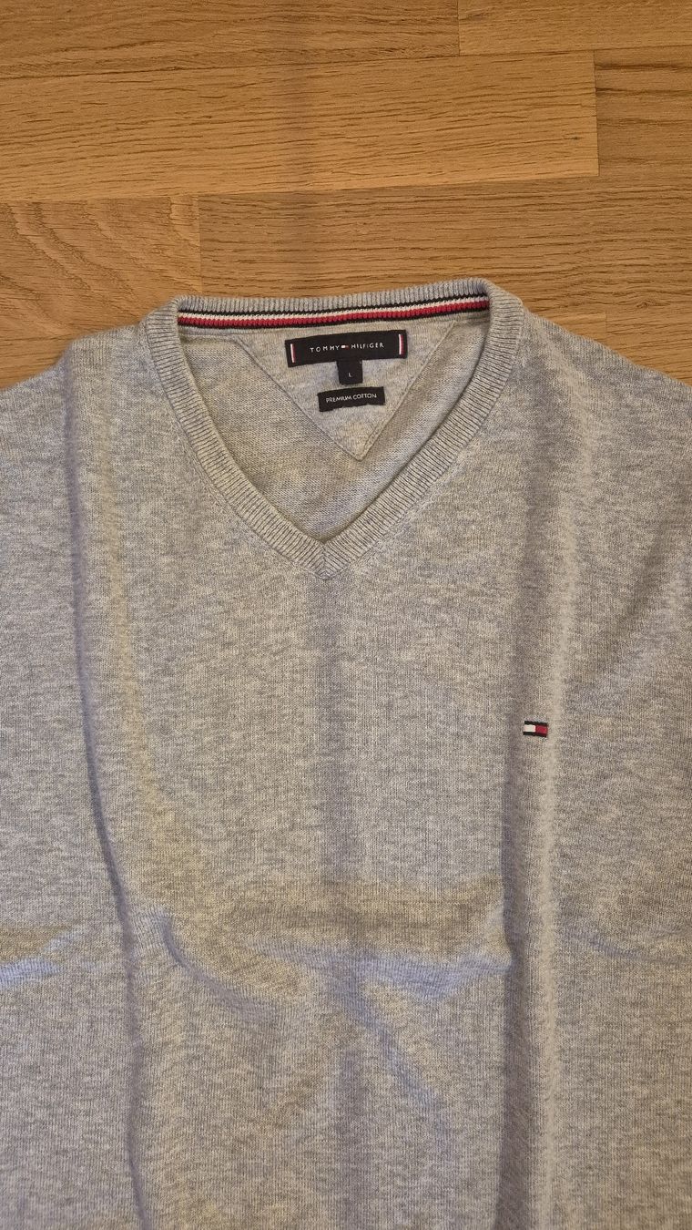 Tommy Hilfiger Maglioni & Felpe: Tommy Hilfiger Pullover V-Ausschnitt grau Grösse L – Usato da Riehen venduto da schneider.jcl 1
