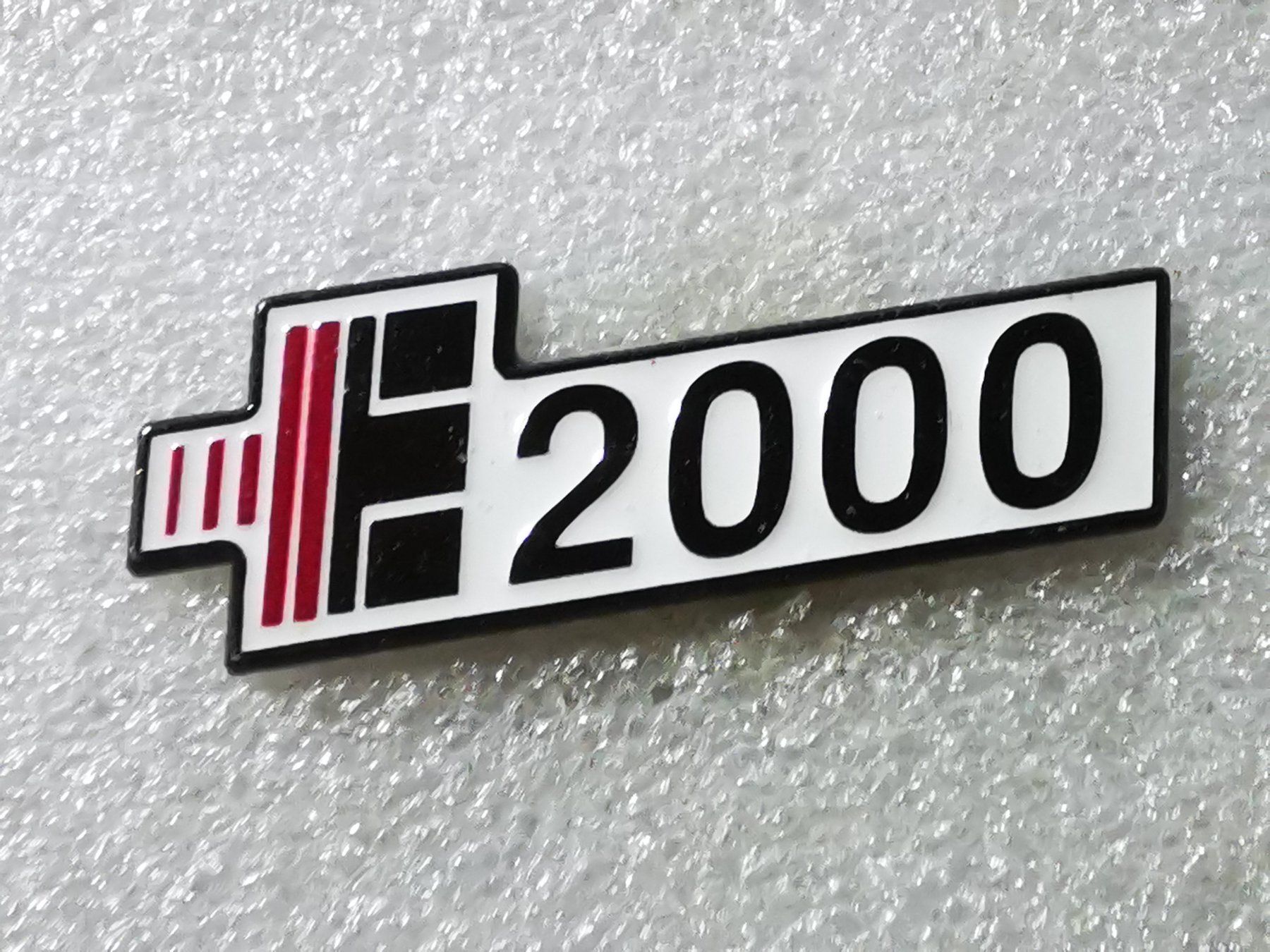 Placchette & Badge: Ansteckpin 134: 2000 – Usato da Oppligen venduto da Pin-Fall-Shop