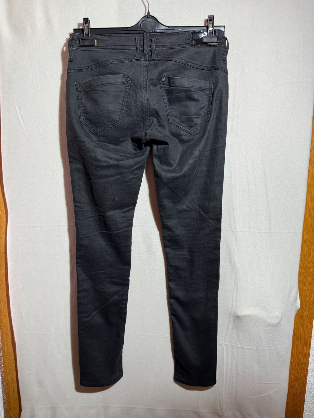 H&M Jeans: Schwarze Jeans von H&M Gr. 29/32 – Usato da Grosswangen venduto da SALE_SALE_SALE 1