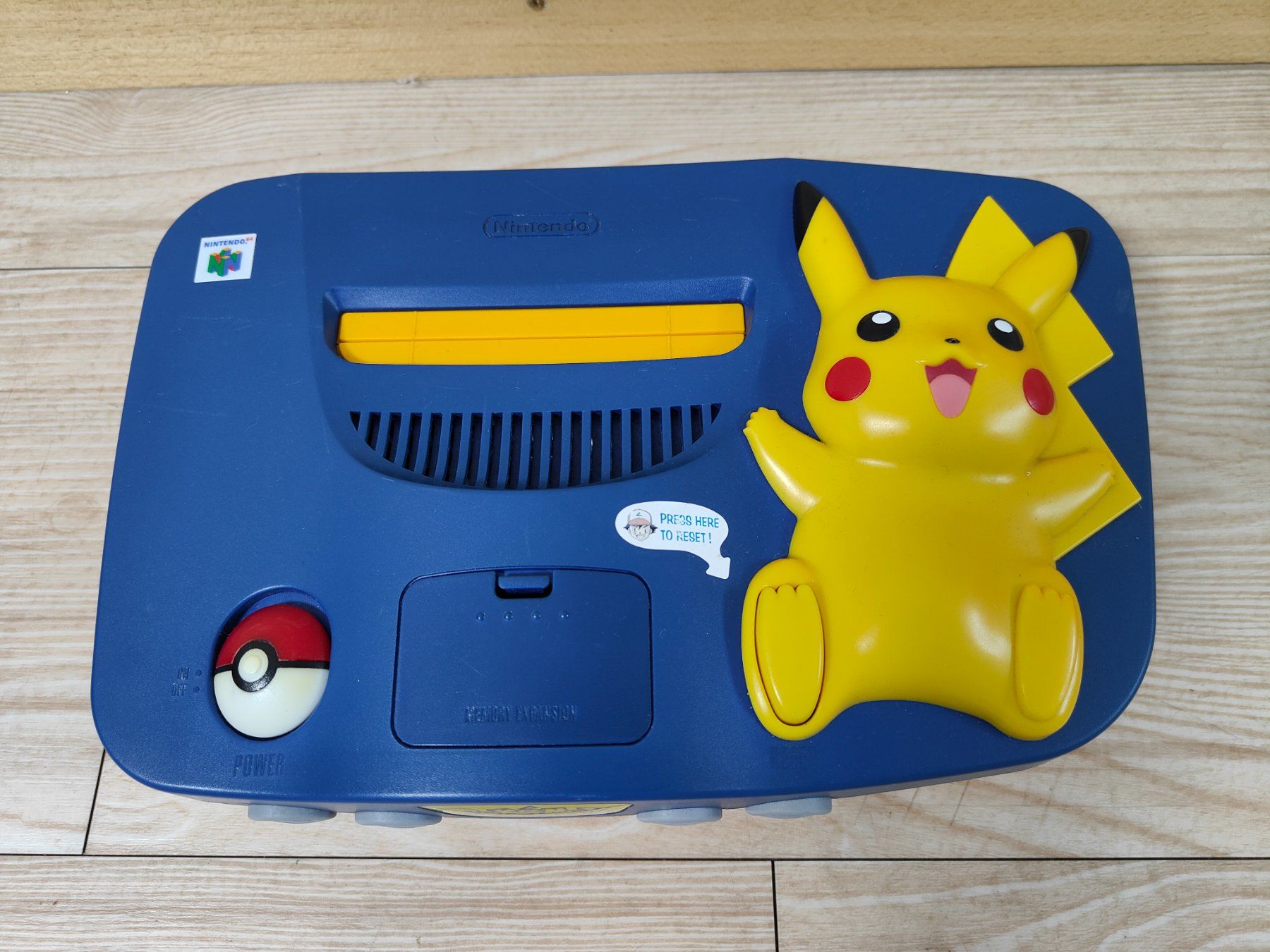 Nintendo Consoles: Console Nintendo 64 "Édition Pokémon Pikachu" + Peluche – D'occasion à Châtelaine par Chompis 1