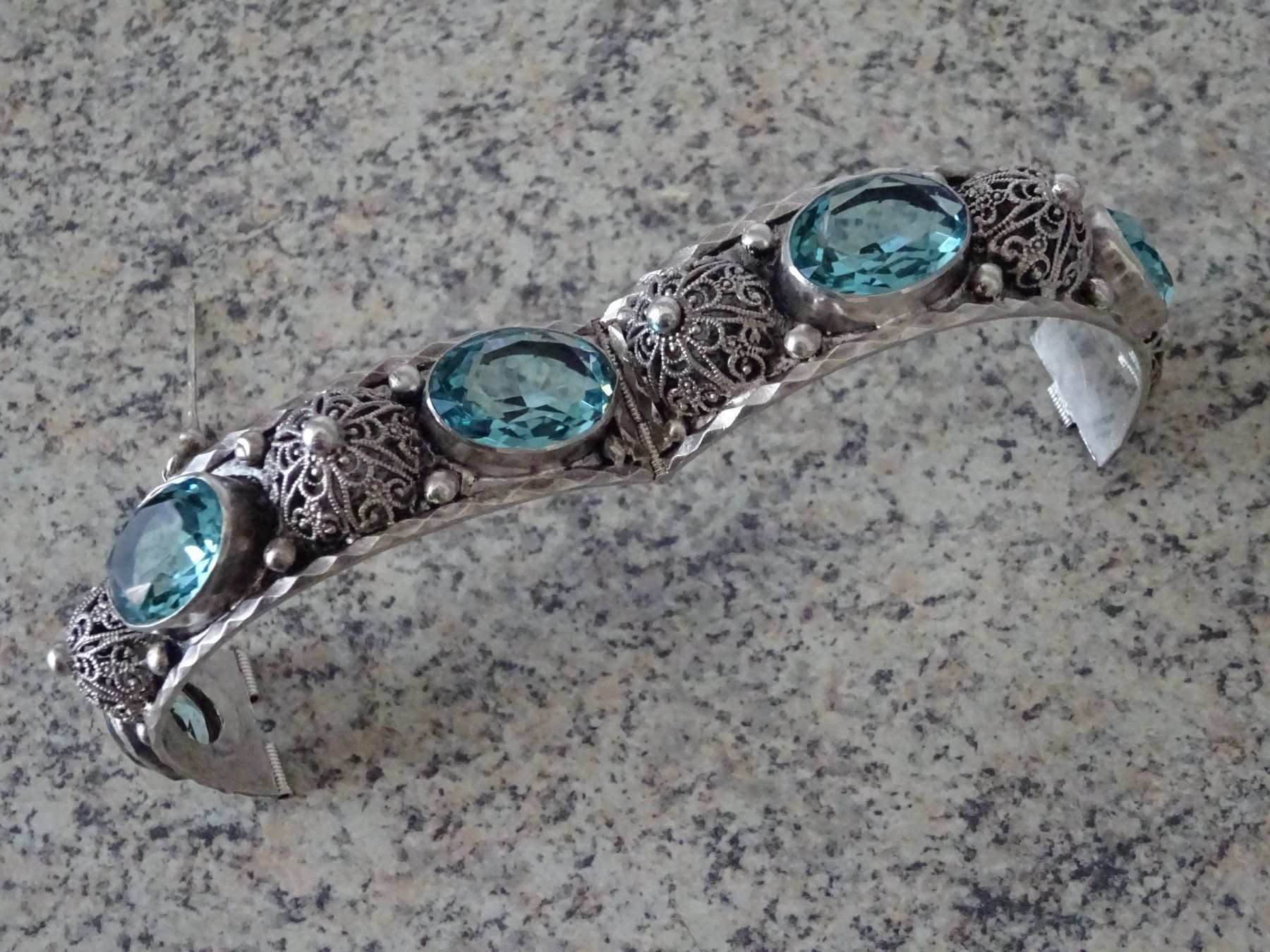 Bracciali & Braccialetti: Exklusiver Armreif / Blautopas – Usato da Esslingen venduto da FetteSchnecke 5